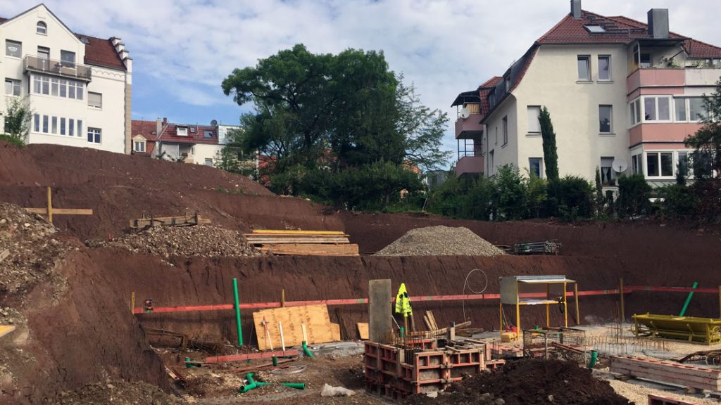 Baustart für ein Mehrfamilienhaus am Hang in Stuttgart-Ost/Gablenberg
